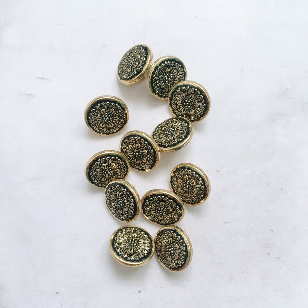 LOT DE 7  BOUTONS COMY 11MM