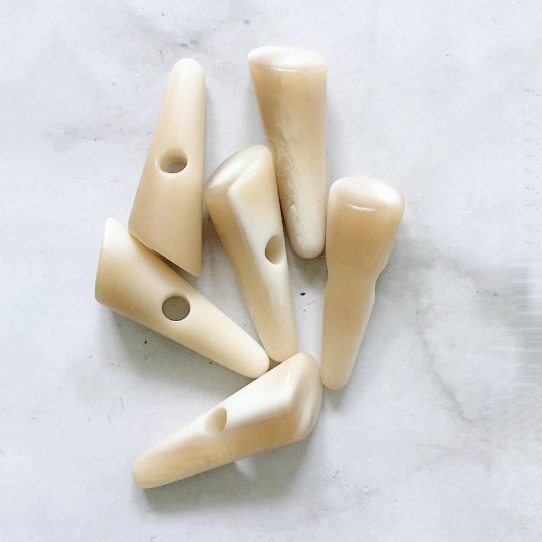 LOT DE 6 BOUTONS CORNE 39MM